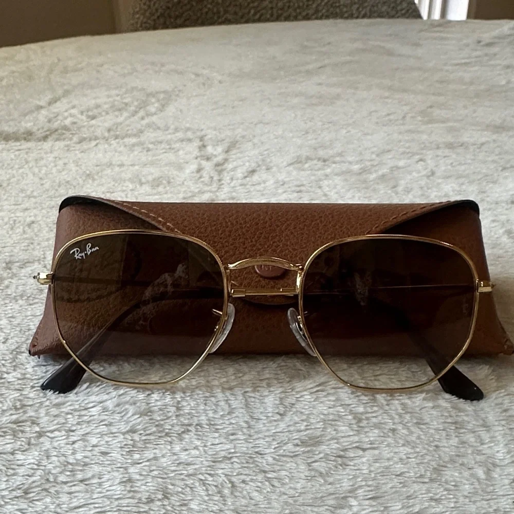 Ray-Ban Gold Frame Brown Lens Sunglasses with Brown Case - Picture 1 of 8